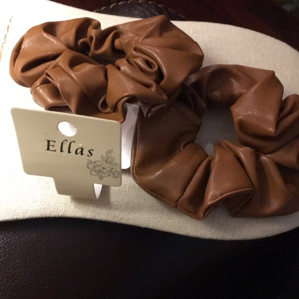 Pony tail holders/ Faux leather brown. 2 in set.